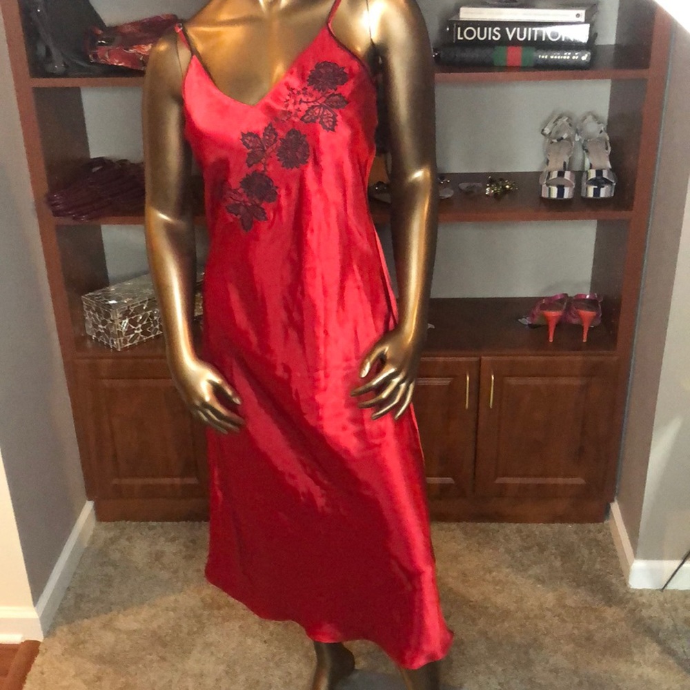 🌟3/$30🌟 Beautiful Red Jones New York Gown Sz. S
